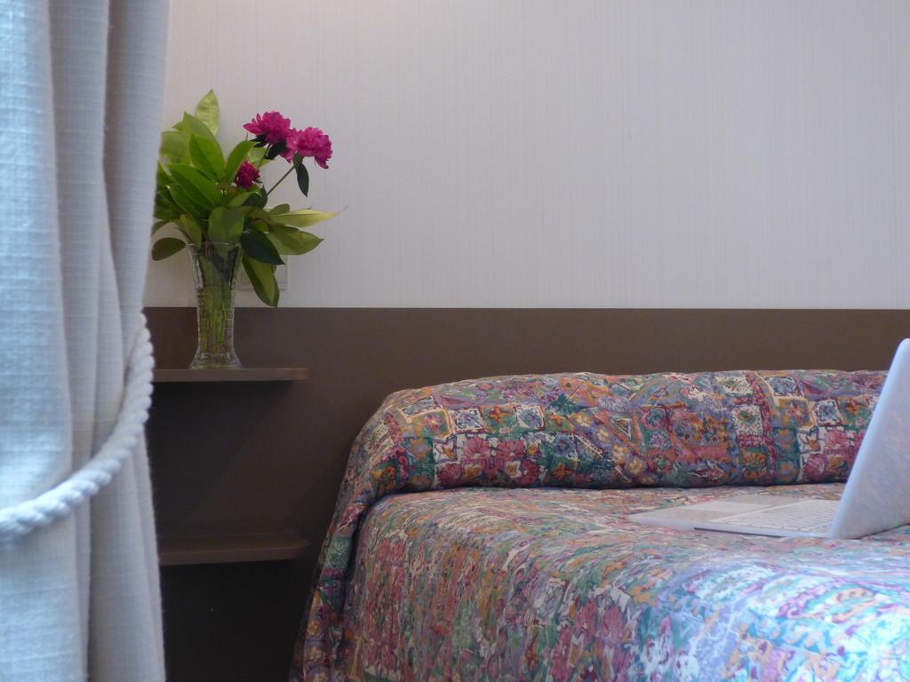 Hotel Saint Jean Vals-les-Bains Ngoại thất bức ảnh