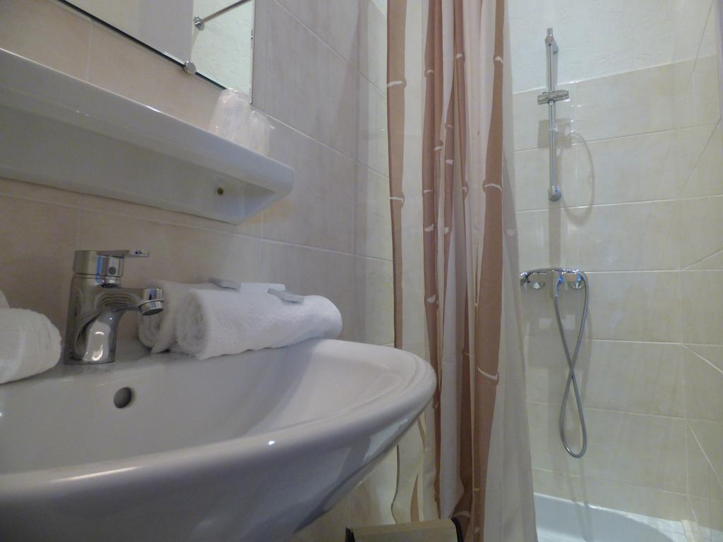 Hotel Saint Jean Vals-les-Bains Phòng bức ảnh