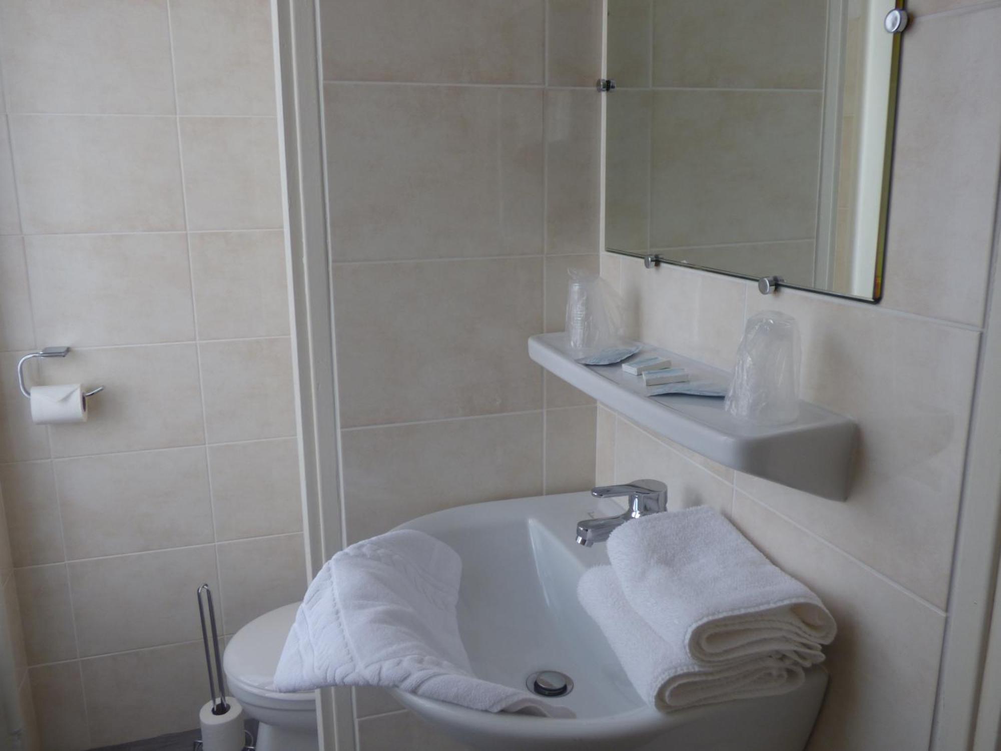 Hotel Saint Jean Vals-les-Bains Phòng bức ảnh